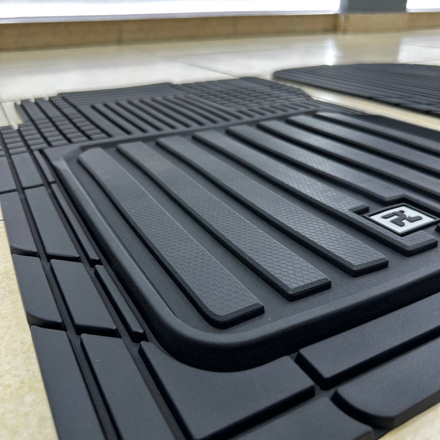 Tapetes Universales Línea Pro – Ajuste Perfecto para Cualquier Carro