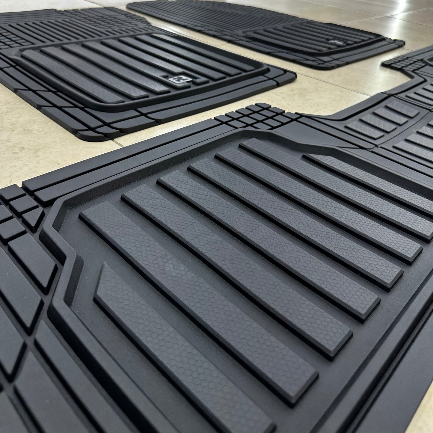 Tapetes Universales Línea Pro – Ajuste Perfecto para Cualquier Carro